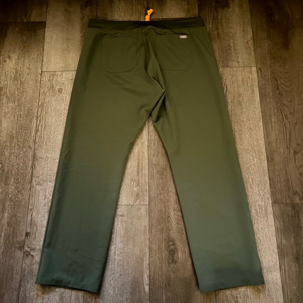 Figs Livingston Basic Technical Scrub Pants Size … - image 4